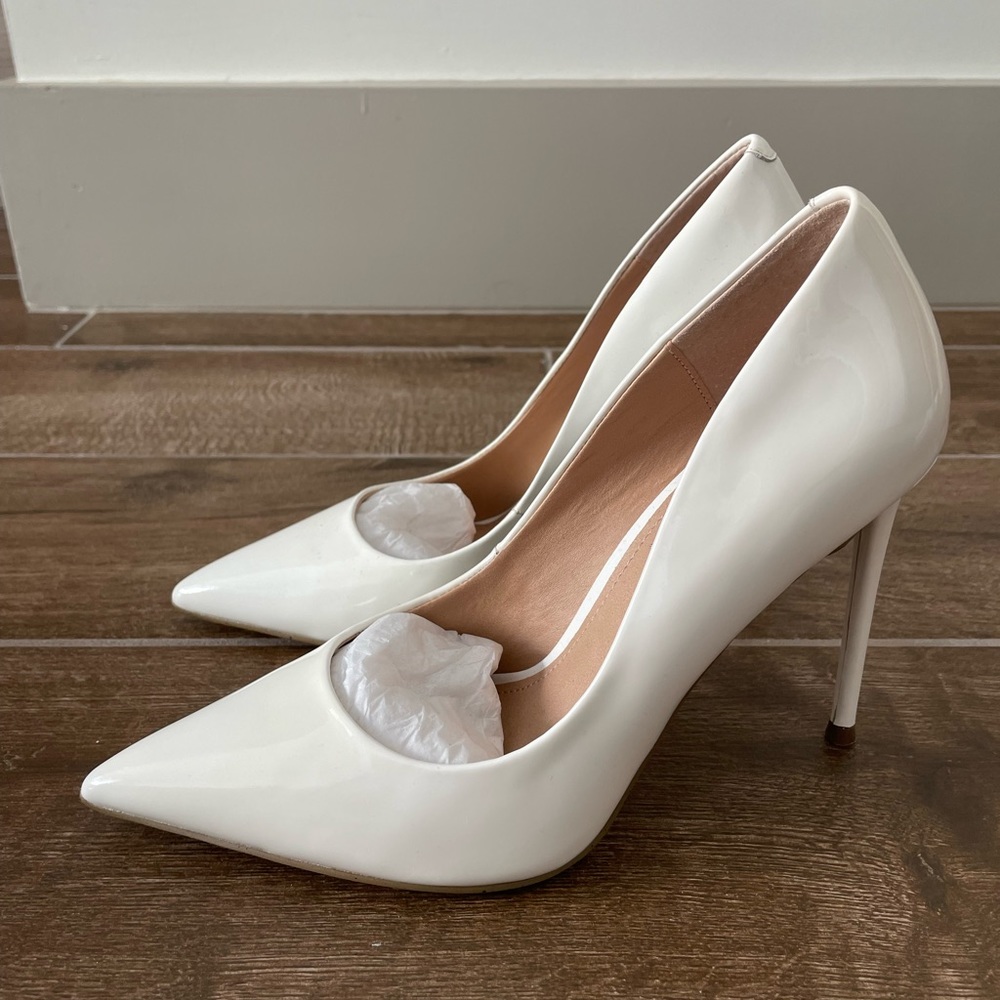 Steve Madden White Pumps